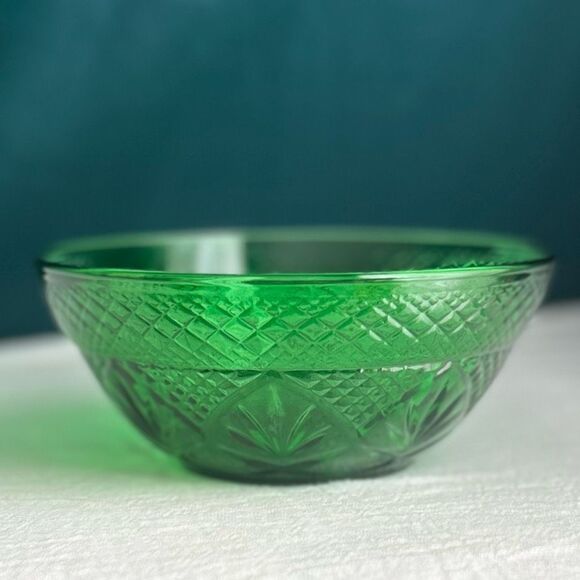 Cristal D’Arques-Durand Antique Emerald Salad Bowl - Picture 1 of 6